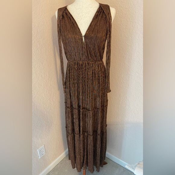 $395 Sabina Musáyev Helena Metallic Tiered Maxi Dress
No belt. Bronze sz M - Picture 4 of 11